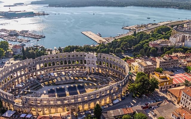 Day trip to Poreč and Pula with lunch from Rovinj