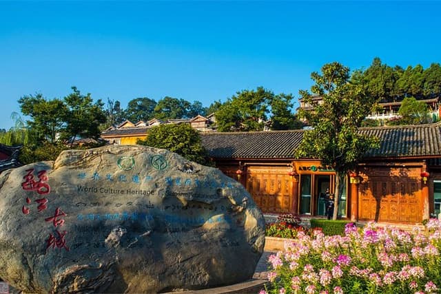 4-Hour Guided Private Trip: Lijiang Highlights