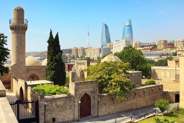Baku Essentials: 4-Hour Private City Tour with Expert Guide