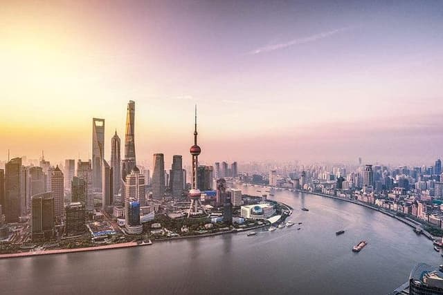 Shanghai Private Tour with River Cruise, Shanghai Tower, and Lunch or Dinner
