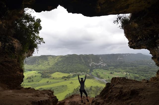 Window Cave Walking Tour from San Juan