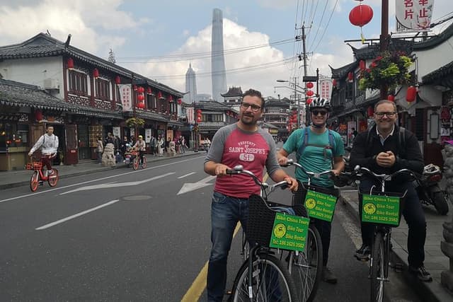 Explore Shanghai Ancient Downtown with Authentic Local Food
