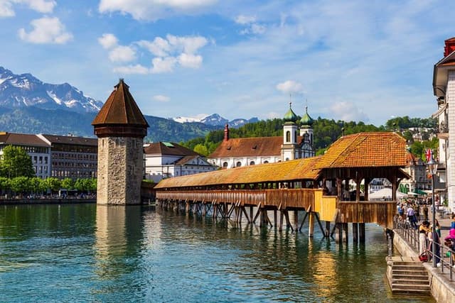 Luzern Half-Day Small Group Walking Tour incl. Lake Cruise