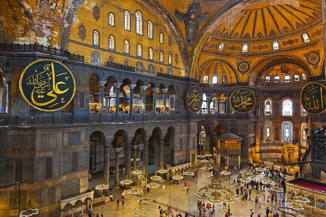 Small Group Full-Day Istanbul Old City Tour with Lunch & Tickets