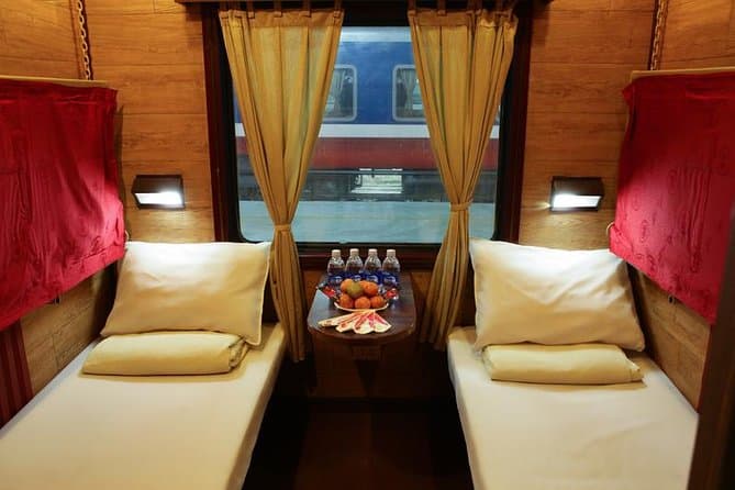 Hanoi to Sapa Limousine Transfer