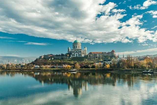 Danube Bend Private Day Tour from Budapest with Lunch