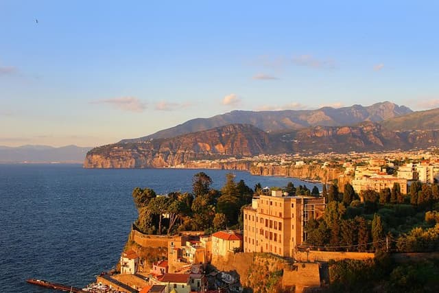 Sunset & Supper: Sorrento Cruise with Dinner Stop