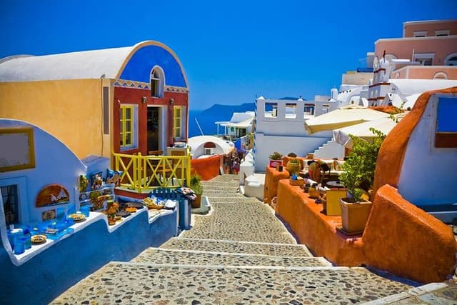 Private Customizable Santorini Tour with Local Driver-Guide