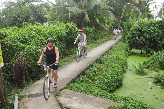 Half-Day Bangkok Bike Tour Including Lunch