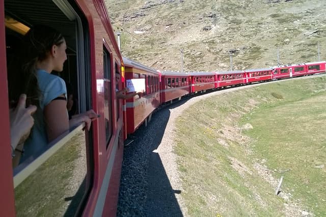 Private tour to Bernina train & Lake Como. Hotel pick-up