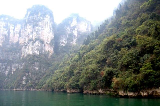 2-Day to Xiling Gorge in Yichang from Wuhan by Bullet Train