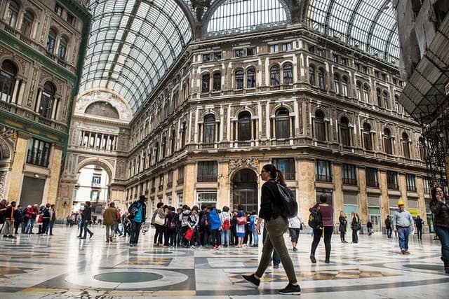 Pompeii ruins and the city of Naples with private transportation
