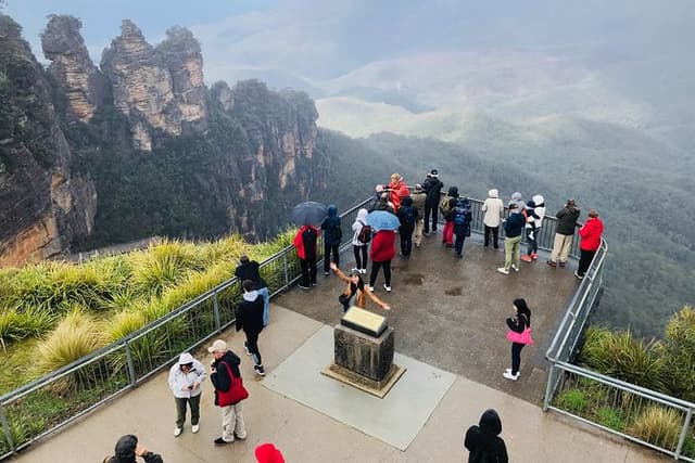 Blue Mountains Day Tour :Wildlife, Waterfall Walk & Three Sisters