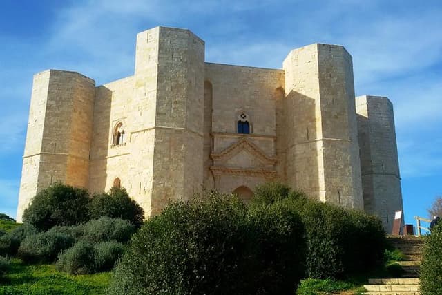 Castel del Monte Private Guide: Crown of Italy, unique for its octagonal shape