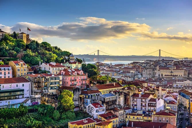 Book Lisbon to Porto Transfer: Scenic Portugal Routes
