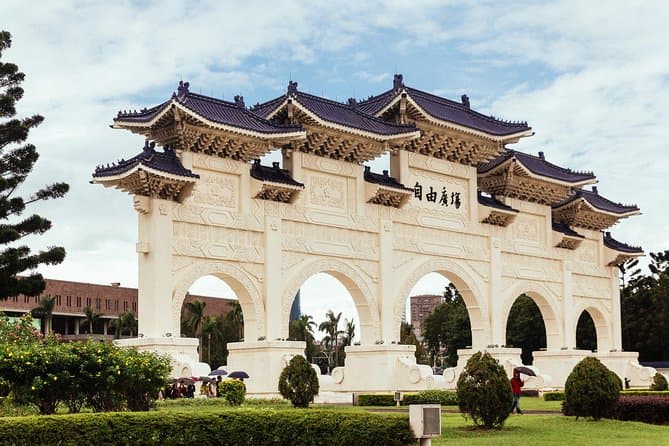 Authentic Taipei Historic Walking Tour & Cultural Discovery