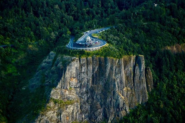Stunning Air Tour of the Columbia River Gorge by Envi Adventures