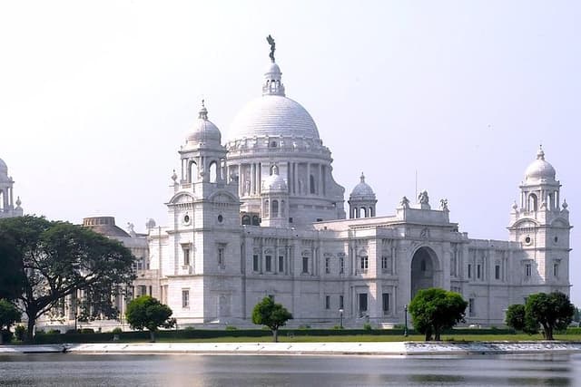 British Raj Heritage walk in Kolkata with guide