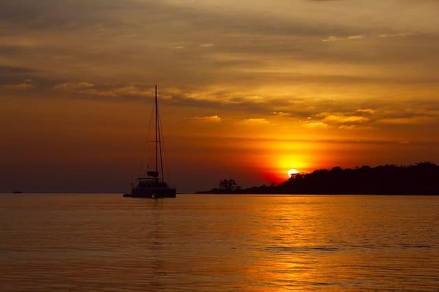 Private Luxury Veuve Clicquot Sunset Champagne Yacht Charter