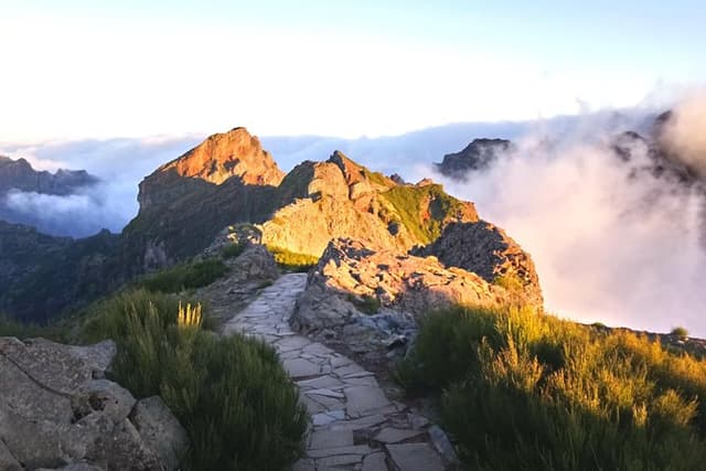 Sunrise Guided Hike PR1 Pico do Areeiro Pico Ruivo small group