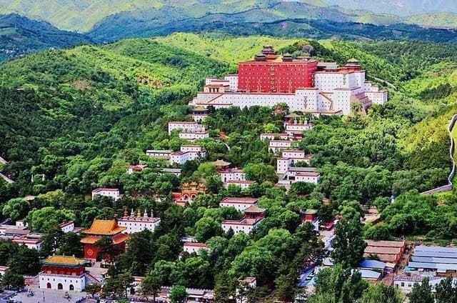 Private Day Tour to Chengde Imperial Summer Resort from Beijing