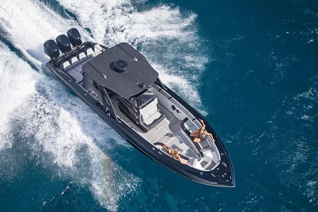 Midnight Sun Charters - 37ft OBSIDIAN
