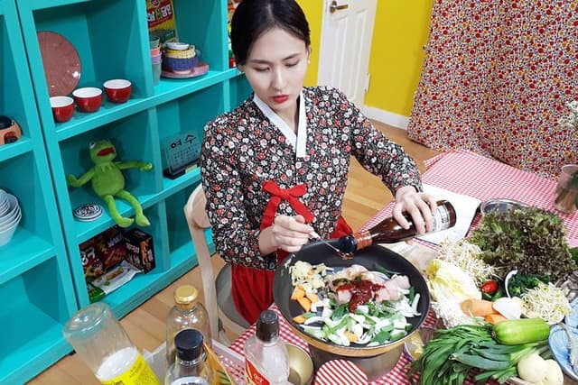 Local Home Korean Cooking Class & Market Adventure in Seoul