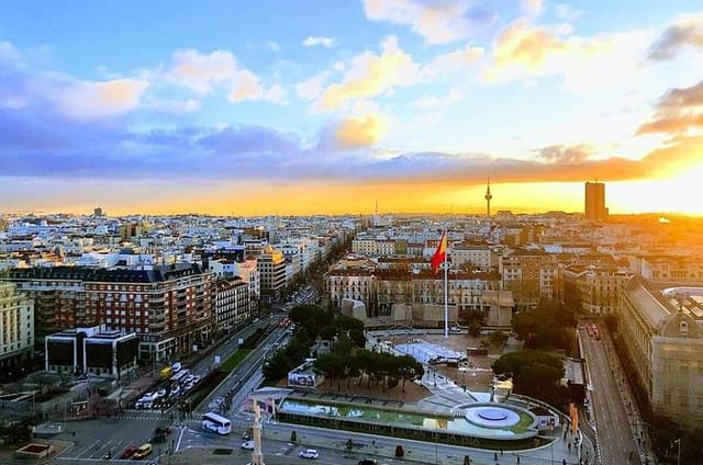 Private 8-hour City Tour of Madrid with driver,guide with pick up