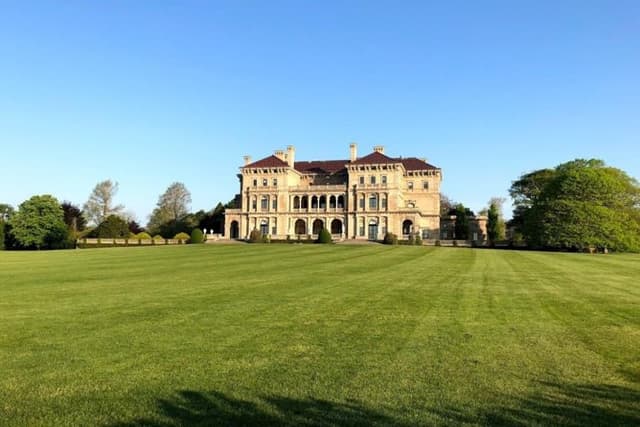 Boston to Newport Small-Group Day Trip with Breakers & Marble House Admission