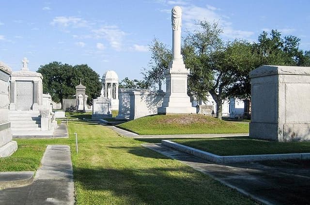 N’awlins Luxury: City & Cemetery Tour