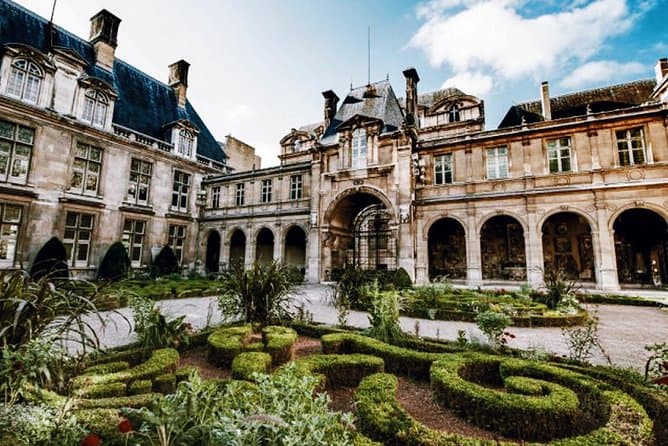 Authentic Le Marais Walking Tour: Discover Historic Paris