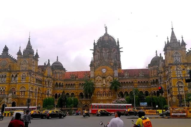 Mumbai heritage walk- Story of Gothic and Art Deco buildings