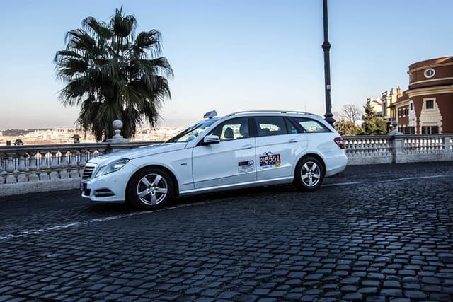 Rome by Night: Taxi City Tour