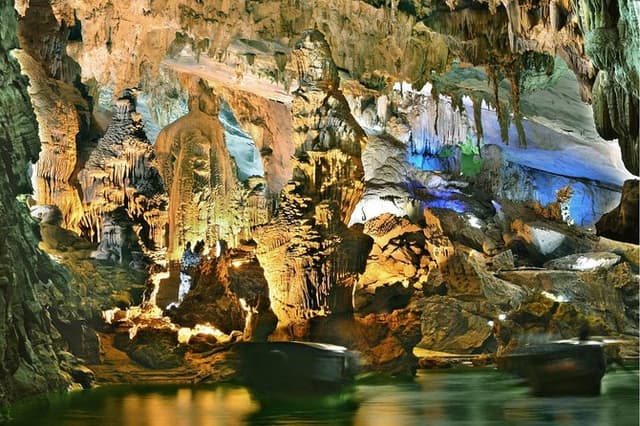 Pavilion on earth: Paradise Cave Tour from Hue City