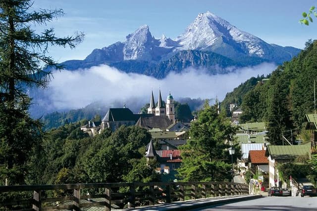 Skip-the-Line: Eagle's Nest in Berchtesgaden Tour from Salzburg