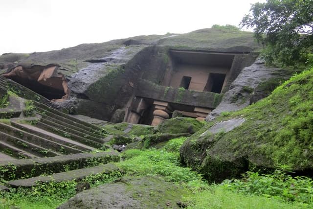 Mumbai Caves Guided Tour