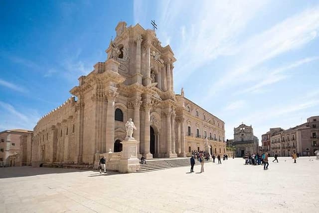 Tour - HALF DAY - Syracuse Greek Theatre and Ortigia Island.