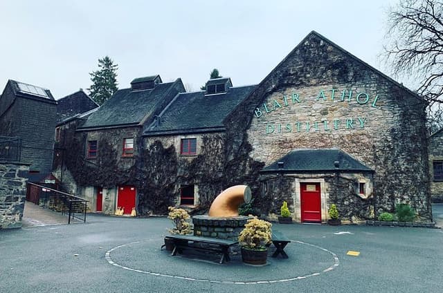 Highlands Whisky Lovers Tour of Oldest and Highest Distilleries from Edinburgh