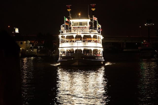 All You Can Eat BBQ Dinner and Show at Tropical Isle with Sightseeing Cruise