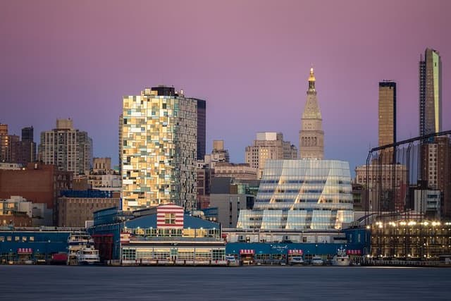 Chelsea Architecture and Art Tour with Award Winning NYC Guide