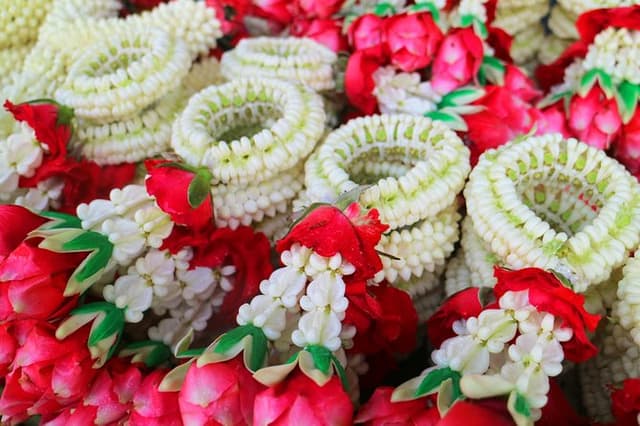 Flower Market & Floral Art: Multilingual Private Tour [EN/others]
