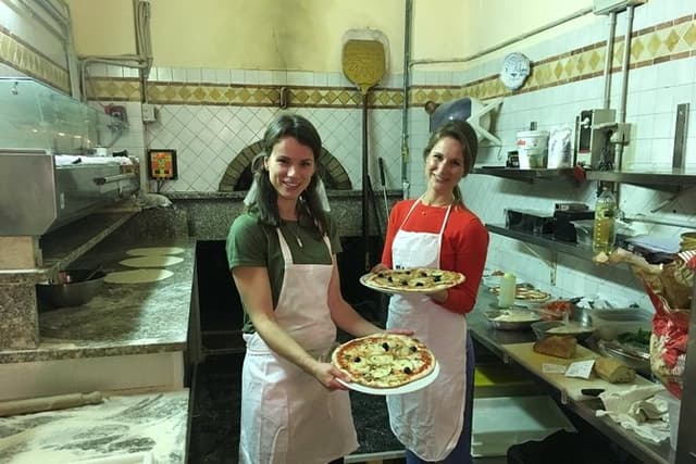 Walking tour in the Heart of Rome and Pizza Class in a Very Small Group