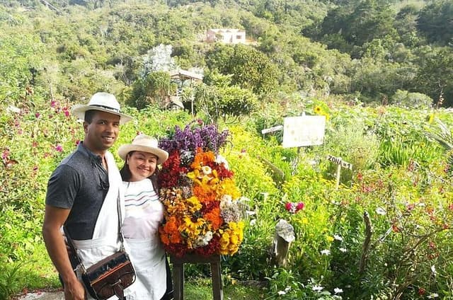 Santa Elena: Silleteros and Flowers tour with private transport