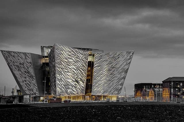 Private Executive: Belfast City Sightseeing Tour