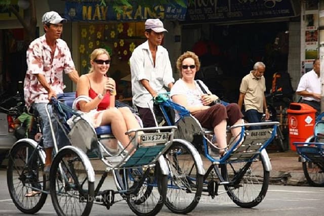 Da Nang Cycle Rickshaw Tour Private with Street Foods/Han Cruise