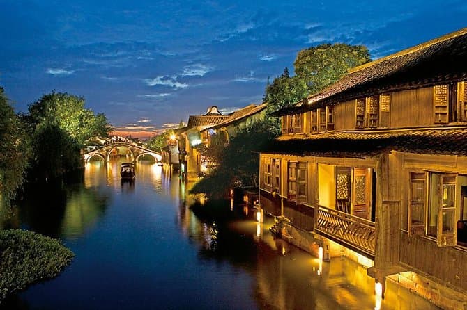 Private Transfers: Hangzhou to Wuzhen Water Town Experience