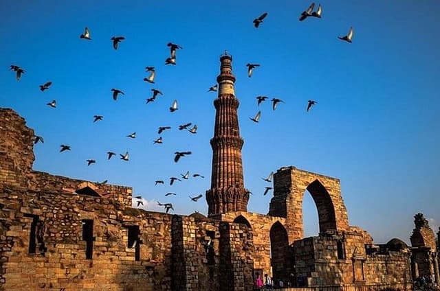 Heritage Tour of Delhi including Qutub Minar and Mehrauli Archaeological Park