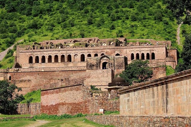 Private Tour - Chand Bawdi (Abhaneri Step Well ) and Bhangarh from Jaipur