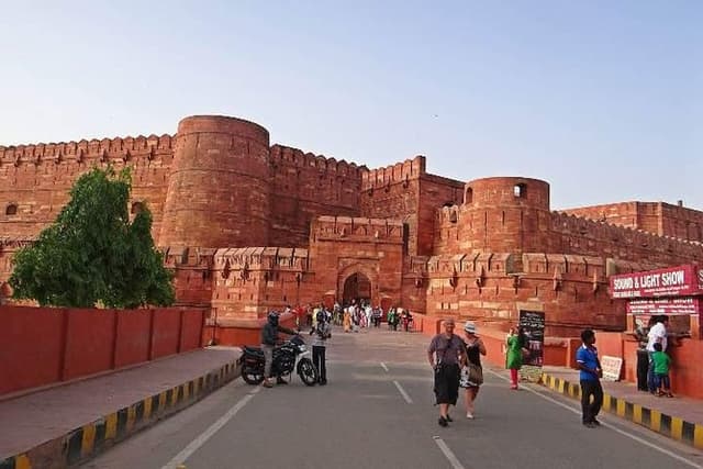 Explore Agra From Jaipur And Drop At New Delhi With Transport