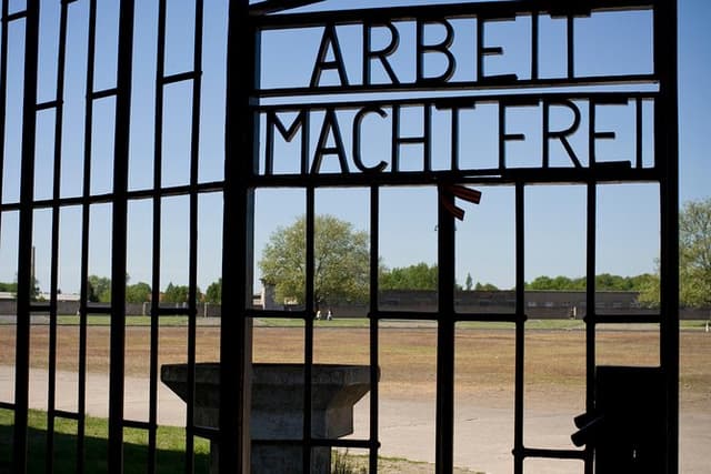 Private Sachsenhausen Concentration Camp tour with train